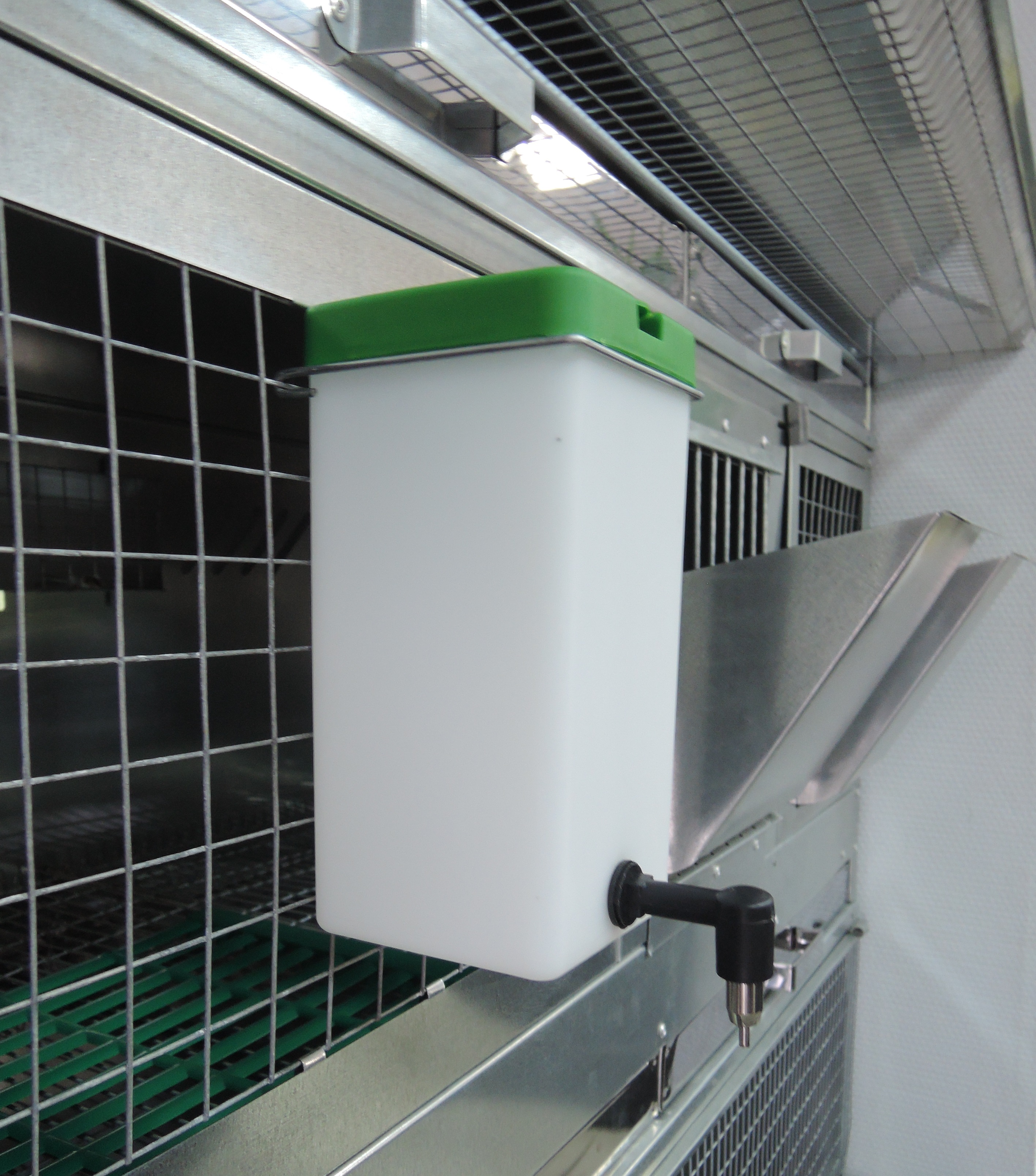 Поилка для кроликов ПНБ-1 л. Фото 7