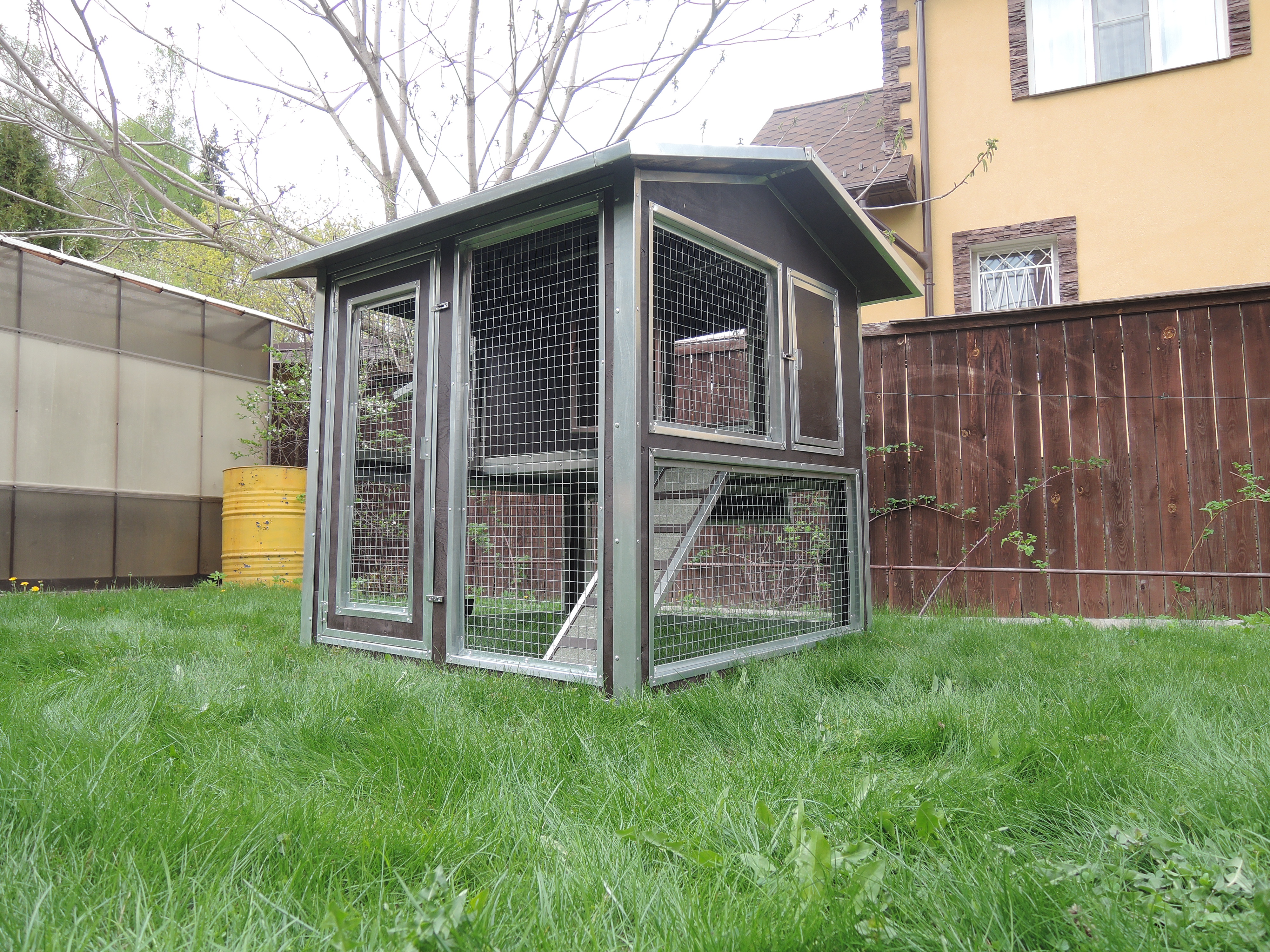 Утепленный отапливаемый уличный курятник с выгулом и гнездом "Зимняя Мечта" на 8-10 кур. Фото 17