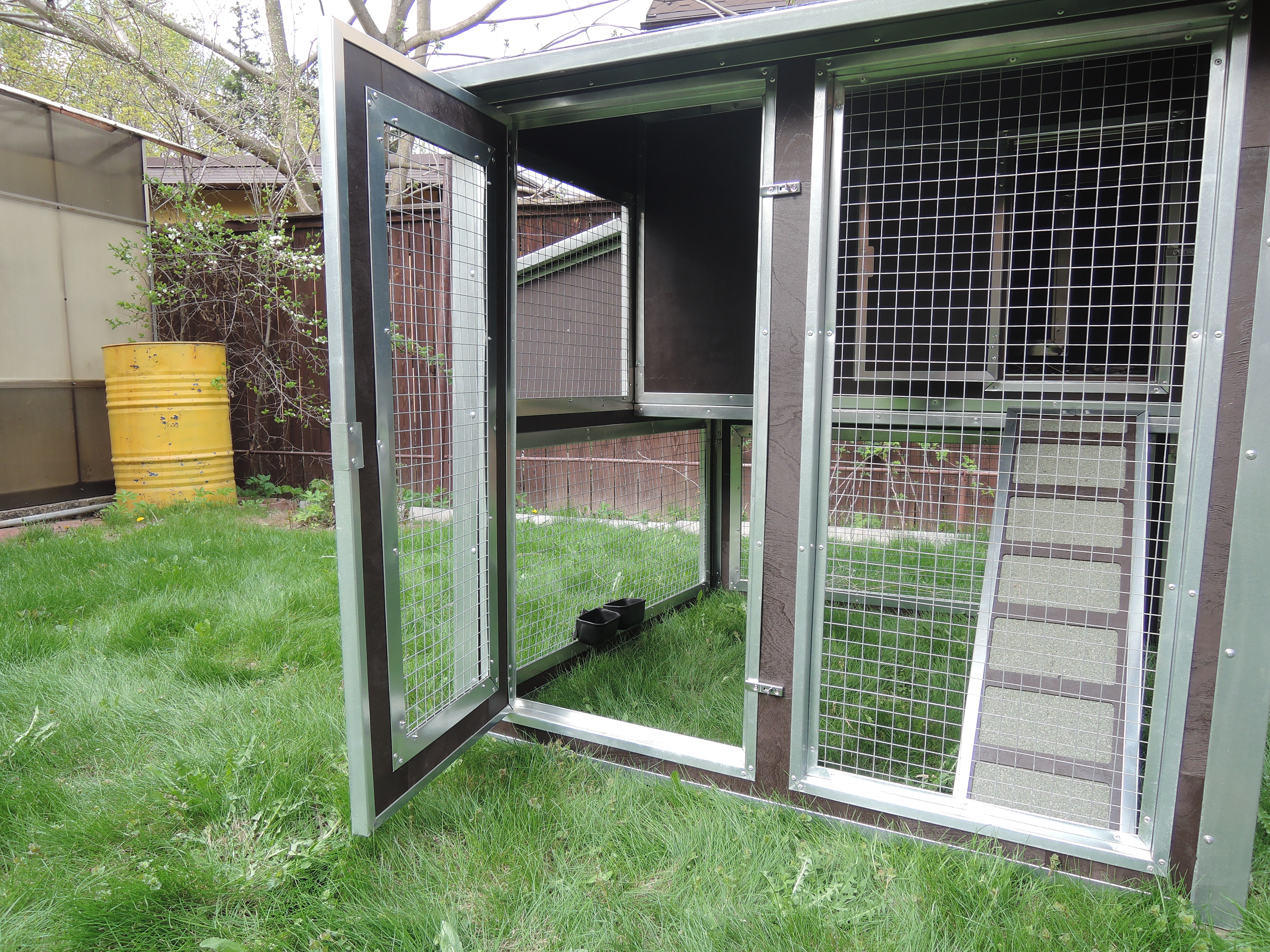 Утепленный отапливаемый уличный курятник с выгулом и гнездом "Зимняя Мечта" на 8-10 кур. Фото 14